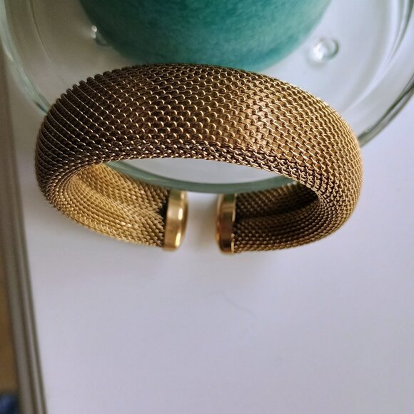 GOLD STRETCH CUFF BRACELET-PERFECT FOR SMALLER WRISTS - Picture 2 of 2